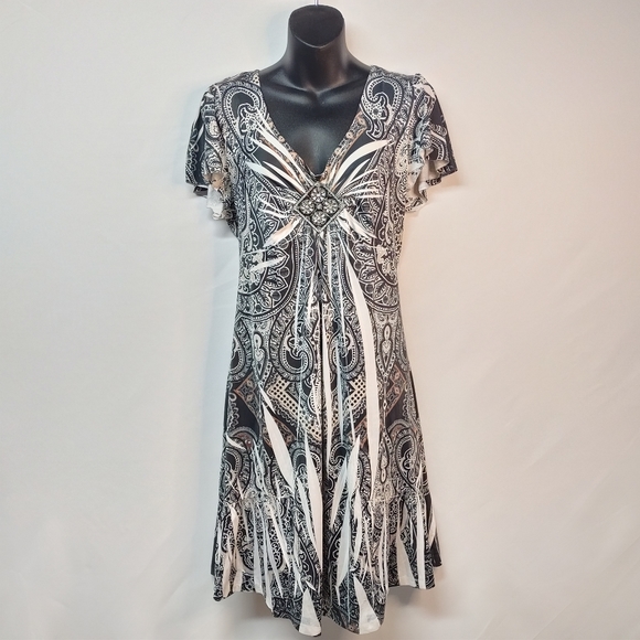 Apt. 9 Dresses & Skirts - Apt. 9 V-Neck Black/White/Brown Floral Rhinestone Embellished Dress Size 1X